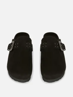 Clogs Mit Nietenschnalle