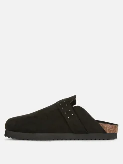 Clogs Mit Nietenschnalle