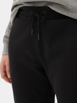 Eng Geschnittene Jogginghose