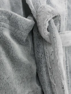 Flauschiger, Mittellanger Bademantel