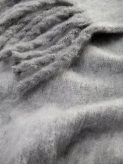 Gebürsteter Schal Mit Quasten