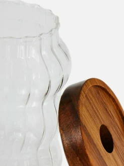 Geriffelter Glasbehälter