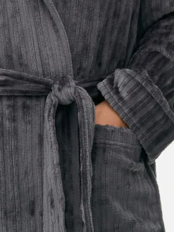 Gestreifter Bademantel Mit Ausgebranntem Effekt