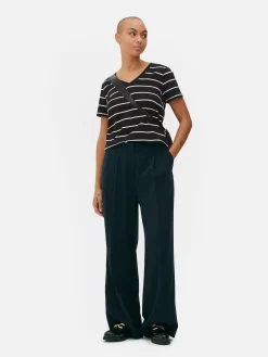 Gestreiftes T-Shirt Mit V-Ausschnitt