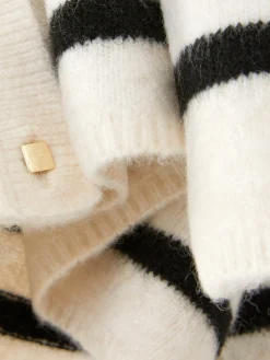 Gestrickter Cardigan Mit Knopfleiste