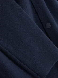 Gestricktes Hemd Mit Druckknöpfen