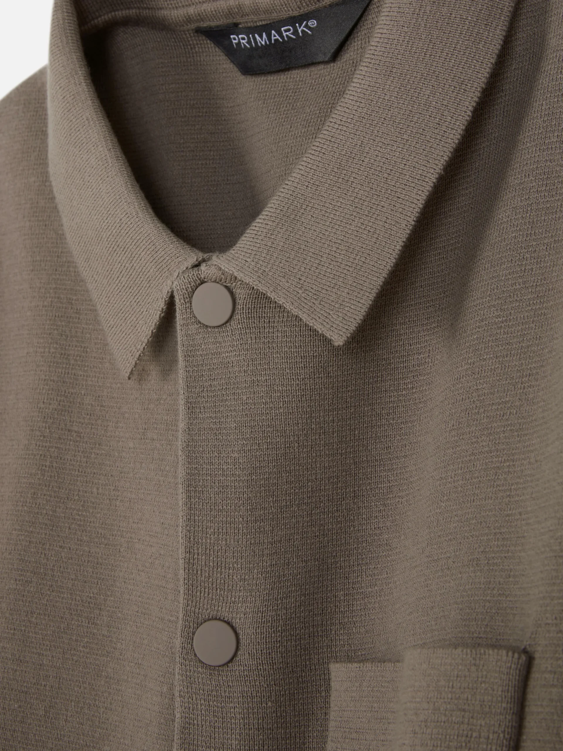 Gestricktes Hemd Mit Druckknöpfen