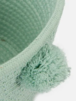 Gewebter Korb Mit Bommeln