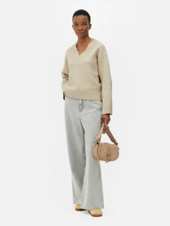 Grober Strickpullover Mit V-Ausschnitt