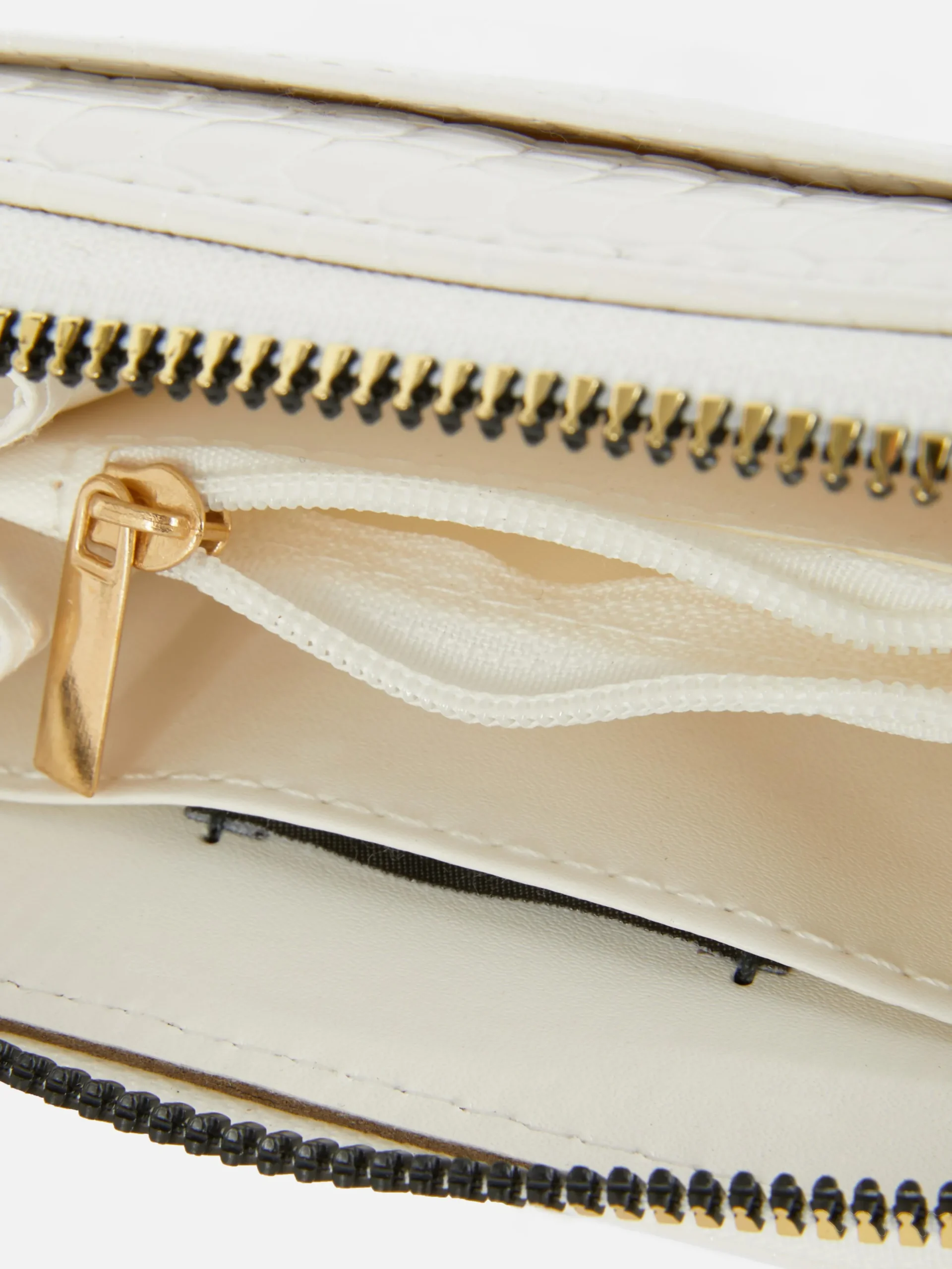 Handtasche In Kroko-Optik Mit Reißverschluss