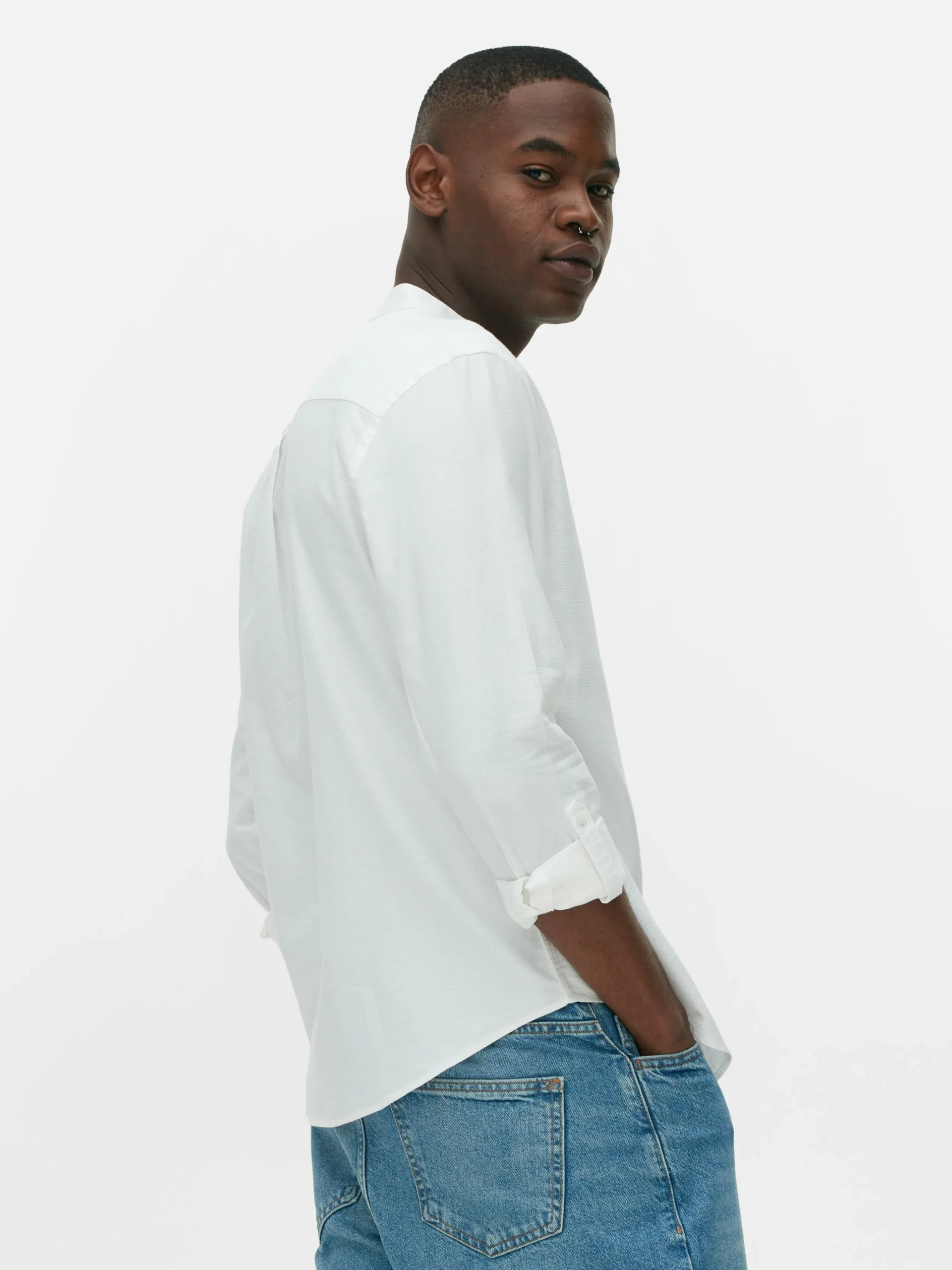 Hemd Mit Hochgerollten Ärmeln Und Knopfleiste