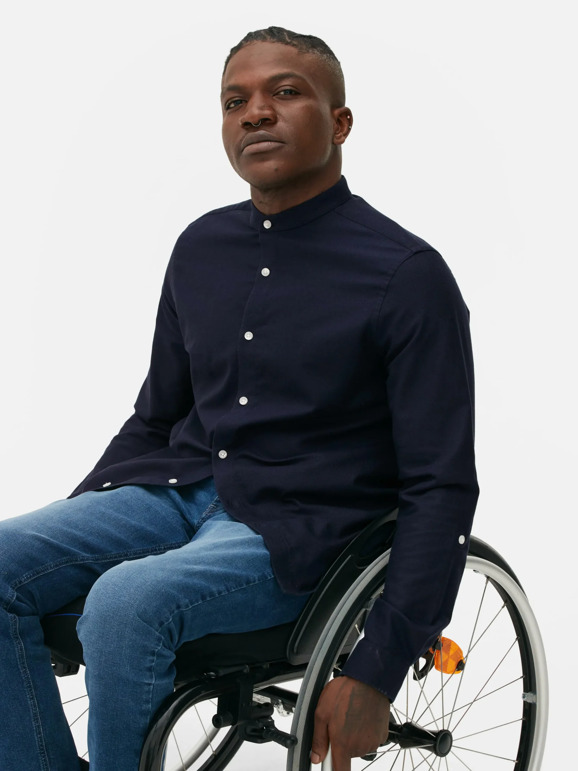 Hemd Mit Hochgerollten Ärmeln Und Knopfleiste