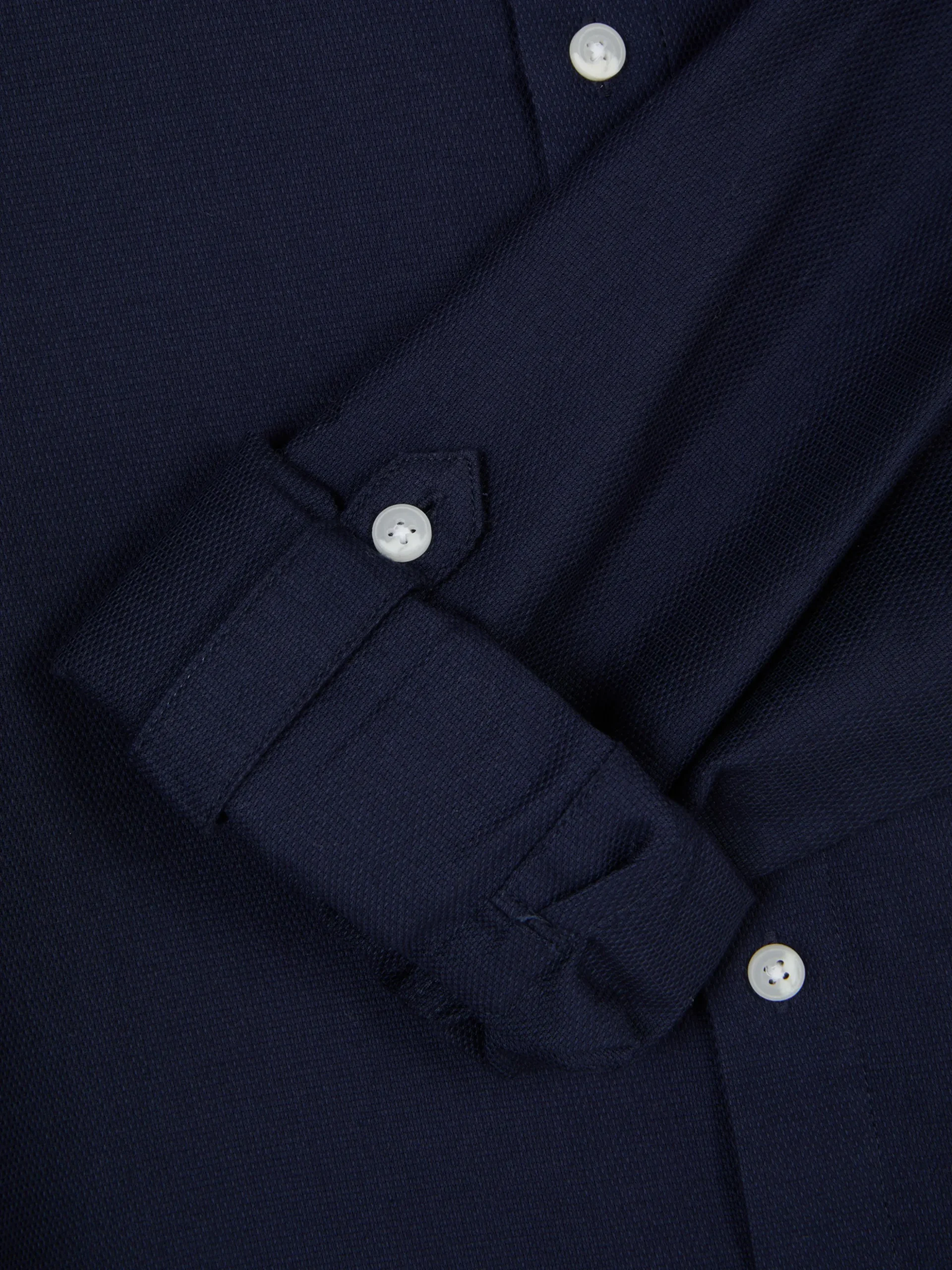 Hemd Mit Hochgerollten Ärmeln Und Knopfleiste