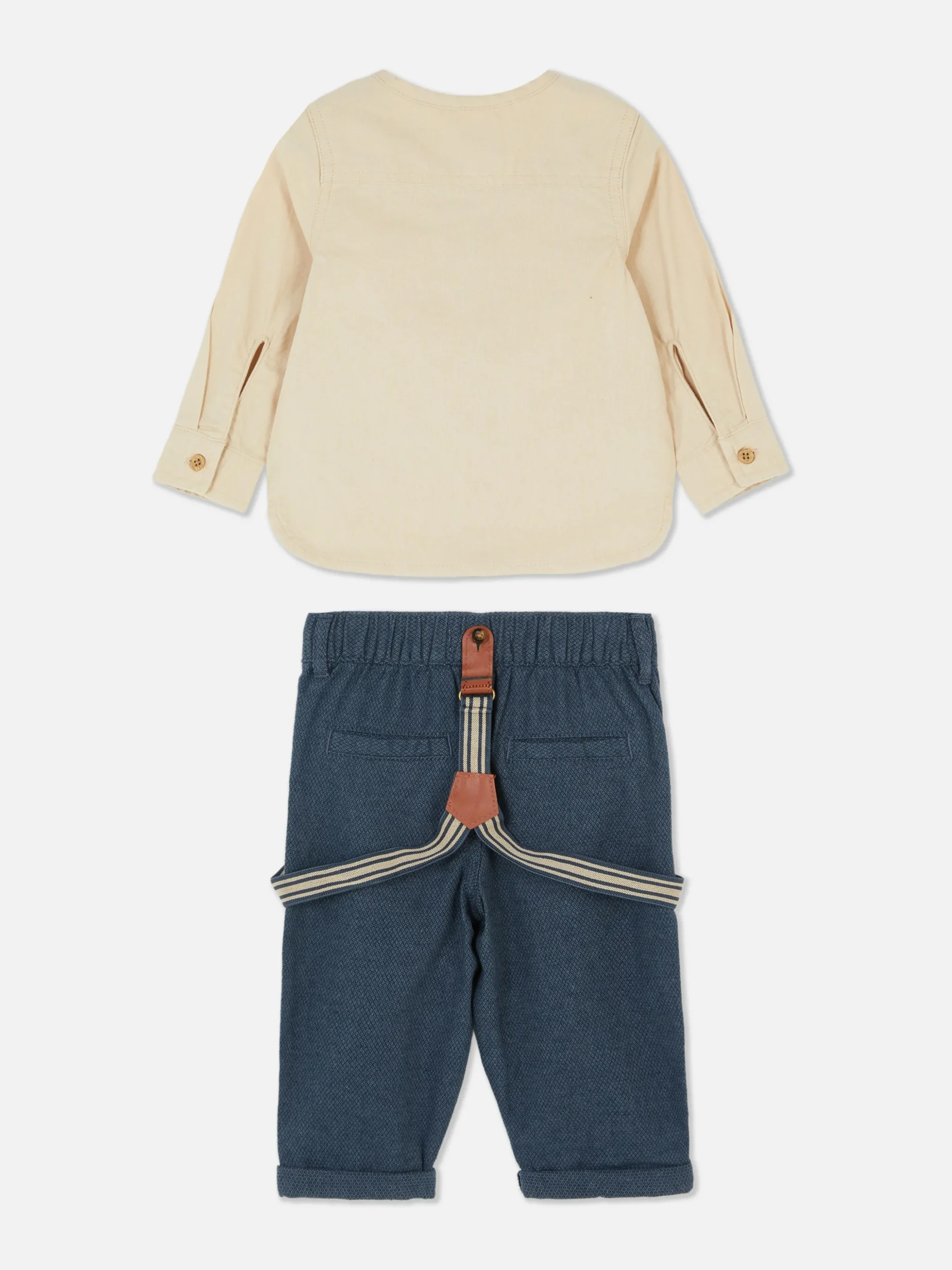 Hemd Mit Knopfleiste Und Hose Mit Hosenträgern