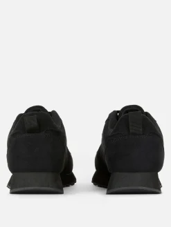 Klassische Schnürsneaker