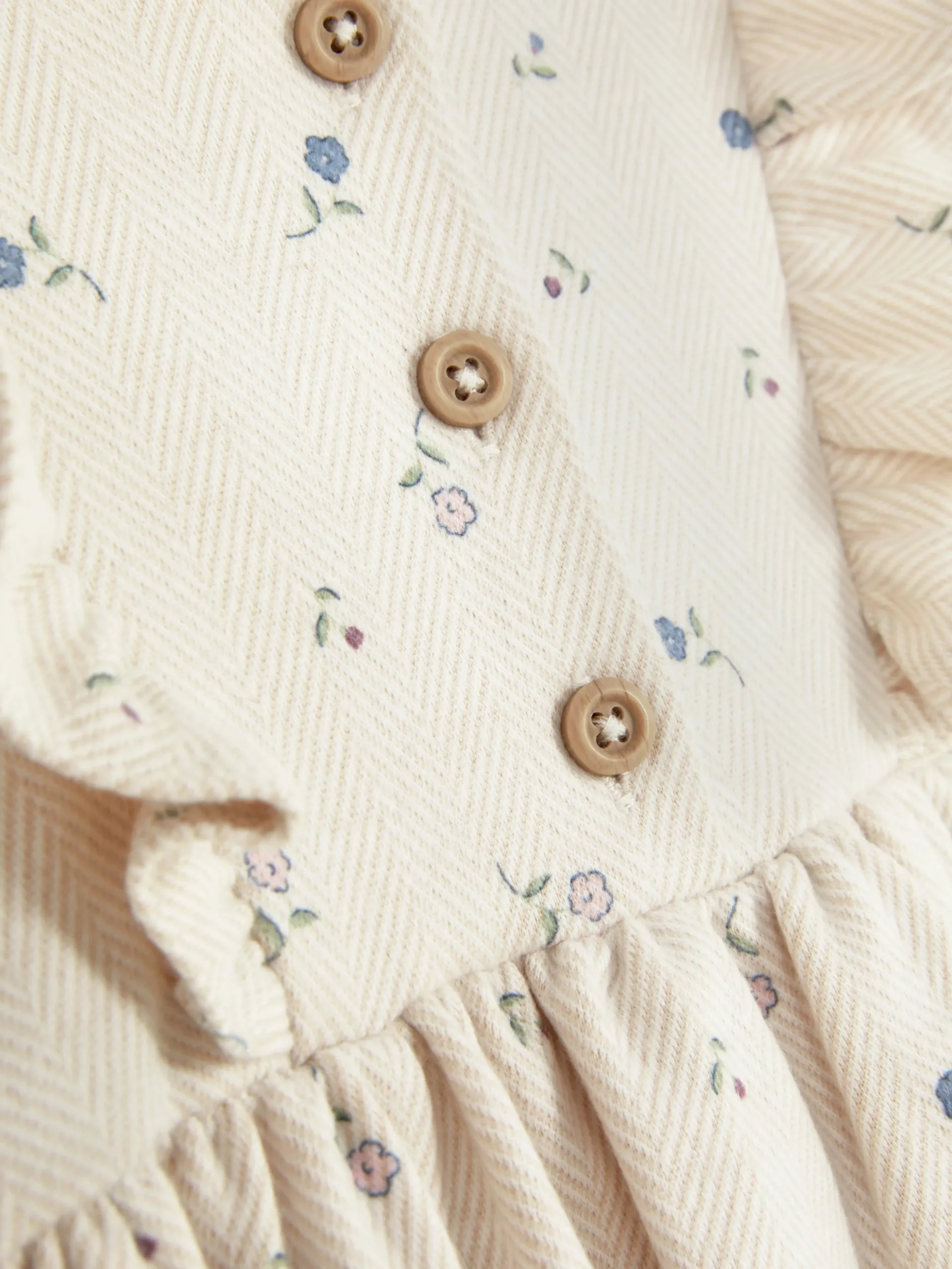 Kleid Mit Blumenmuster Und Rüschen