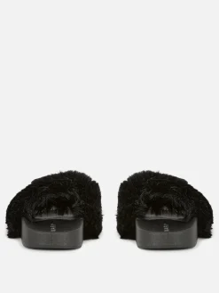 Kunstfell-Badesandalen