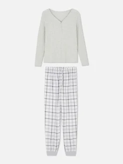 Langärmeliger Schlafanzug Mit Karierter Hose