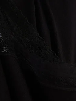 Langärmeliger Schlafanzug Mit Spitzenbesatz