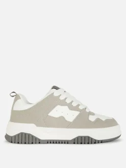 Low-Top-Sneaker Im Skater-Stil