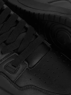 Low-Top-Sneaker Zum Schnüren