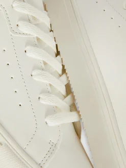 Low-Top-Sneaker Zum Schnüren