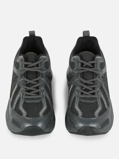 Low-Top-Sportsneaker Mit Einsätzen