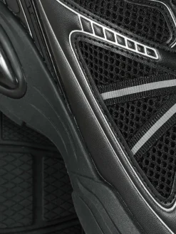 Low-Top-Sportsneaker Mit Einsätzen