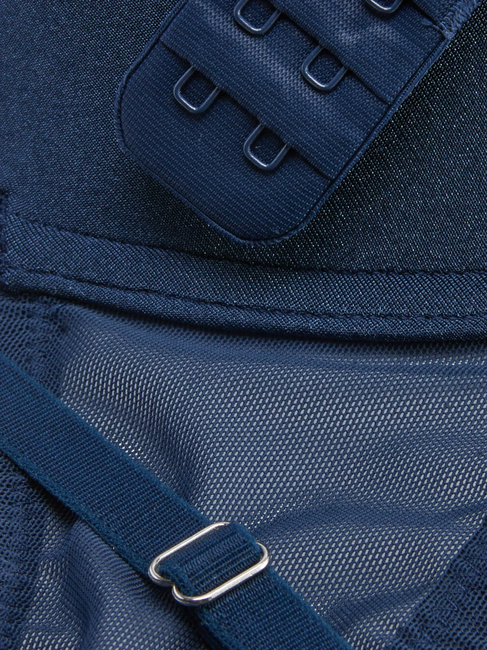 Modischer T-Shirt-BH Mit Netzstoffeinsätzen