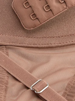 Modischer T-Shirt-BH Mit Netzstoffeinsätzen