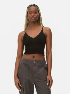 Nahtloses, Kurzes Trägertop Mit Spitzenbesatz