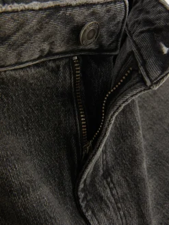 Schmal Geschnittene Jeans Mit Geradem Bein