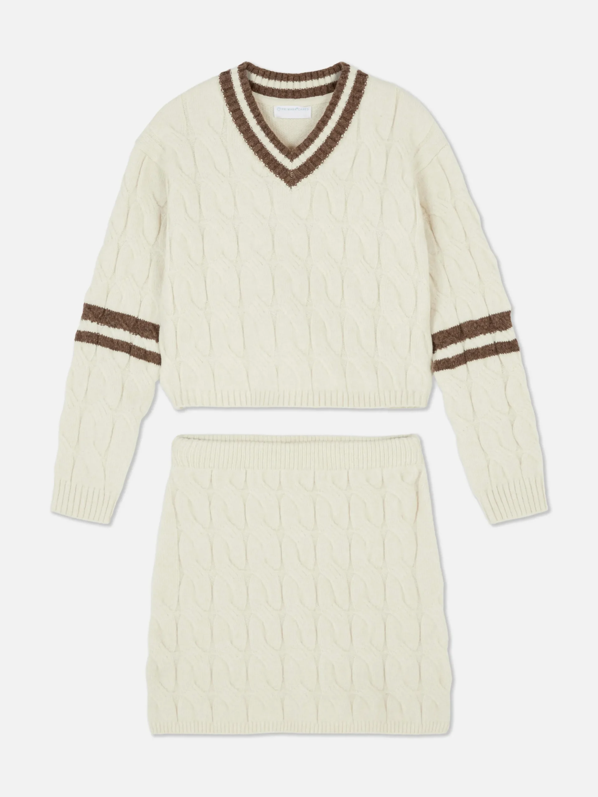 Set Aus Strickpullover Und Rock Mit Zopfmuster