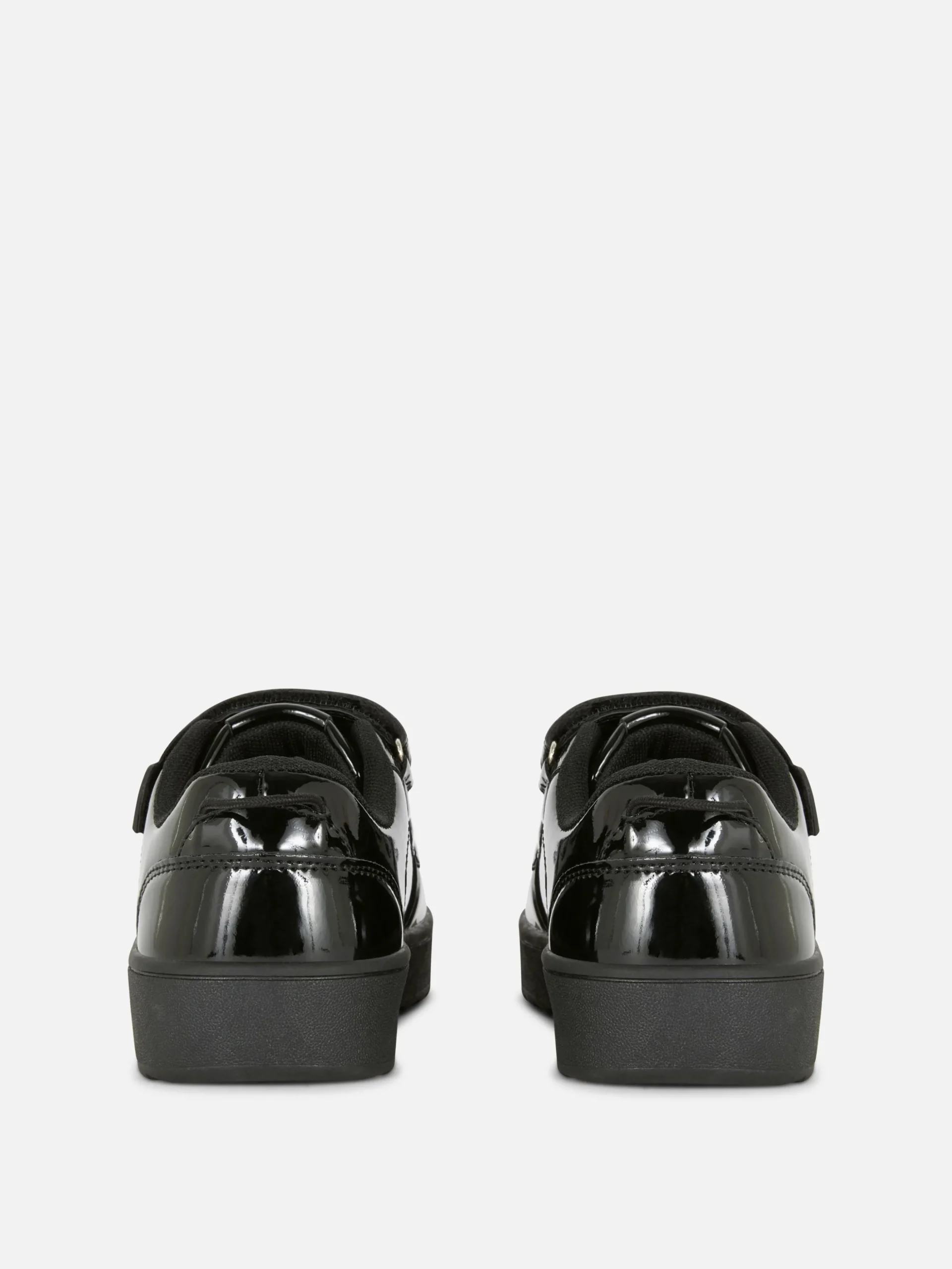 Sneaker In Lackoptik Mit Drei Riemen