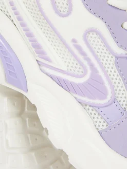 Sneaker Mit Breiter Sohle Und Einsätzen