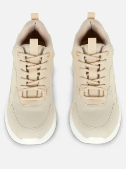 Sneaker Mit Keilabsatz Und Metallbesatz