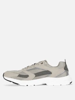 Sneaker Mit Netzstoffeinsätzen