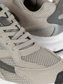 Sneaker Mit Netzstoffeinsätzen