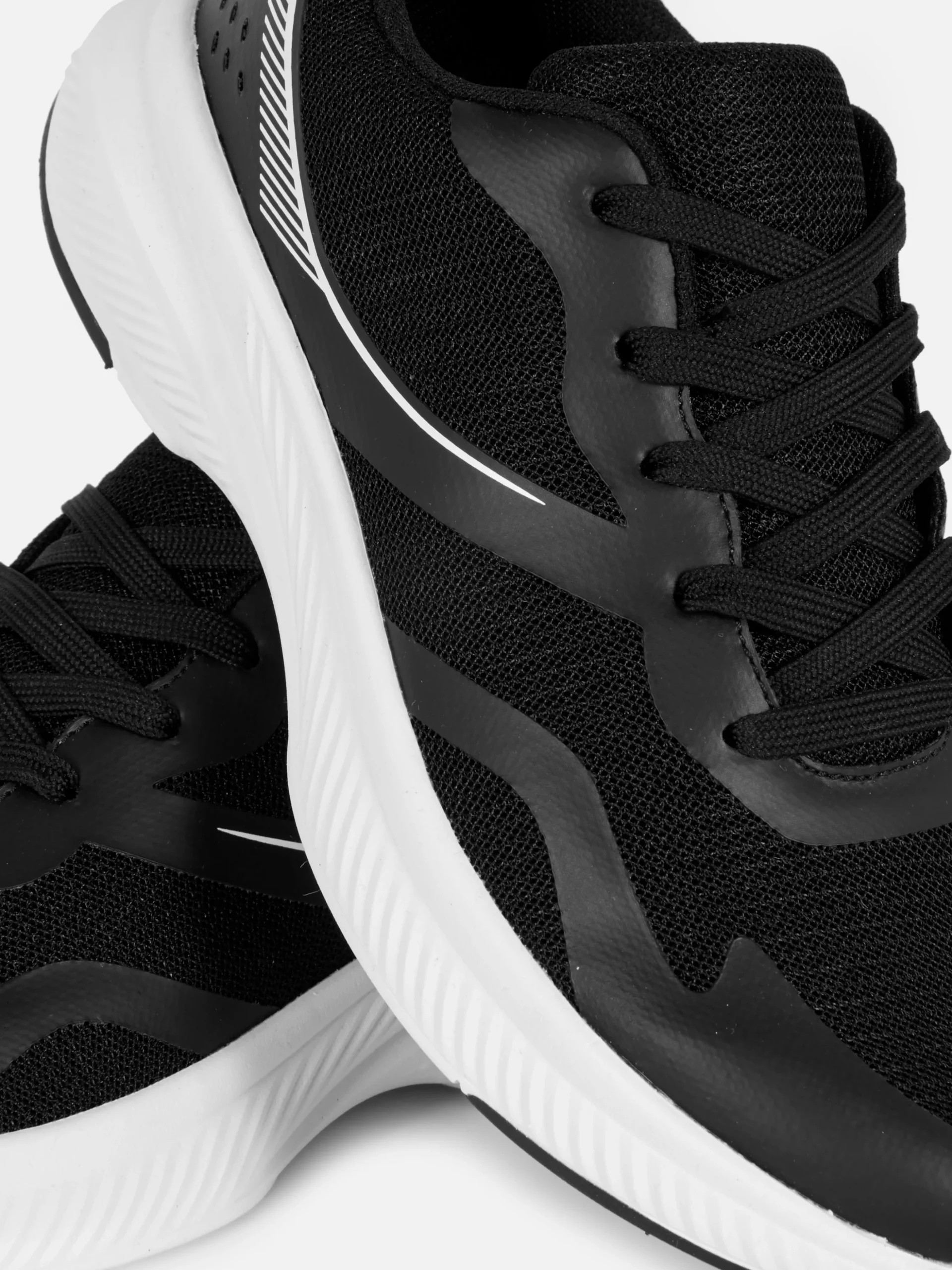 Sportliche Sneaker Mit Schnürsenkeln