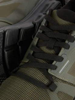 Sportliche Sneaker Zum Schnüren