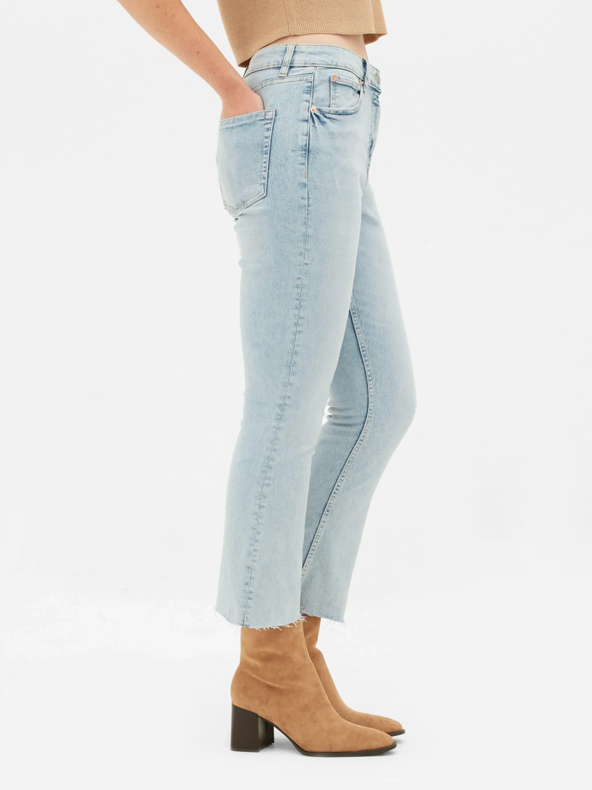 Verkürzte Jeans Mit Ausgestelltem Bein