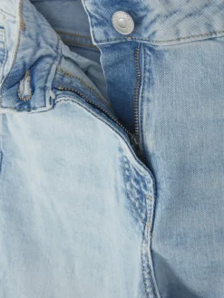 Verkürzte Jeans Mit Ausgestelltem Bein